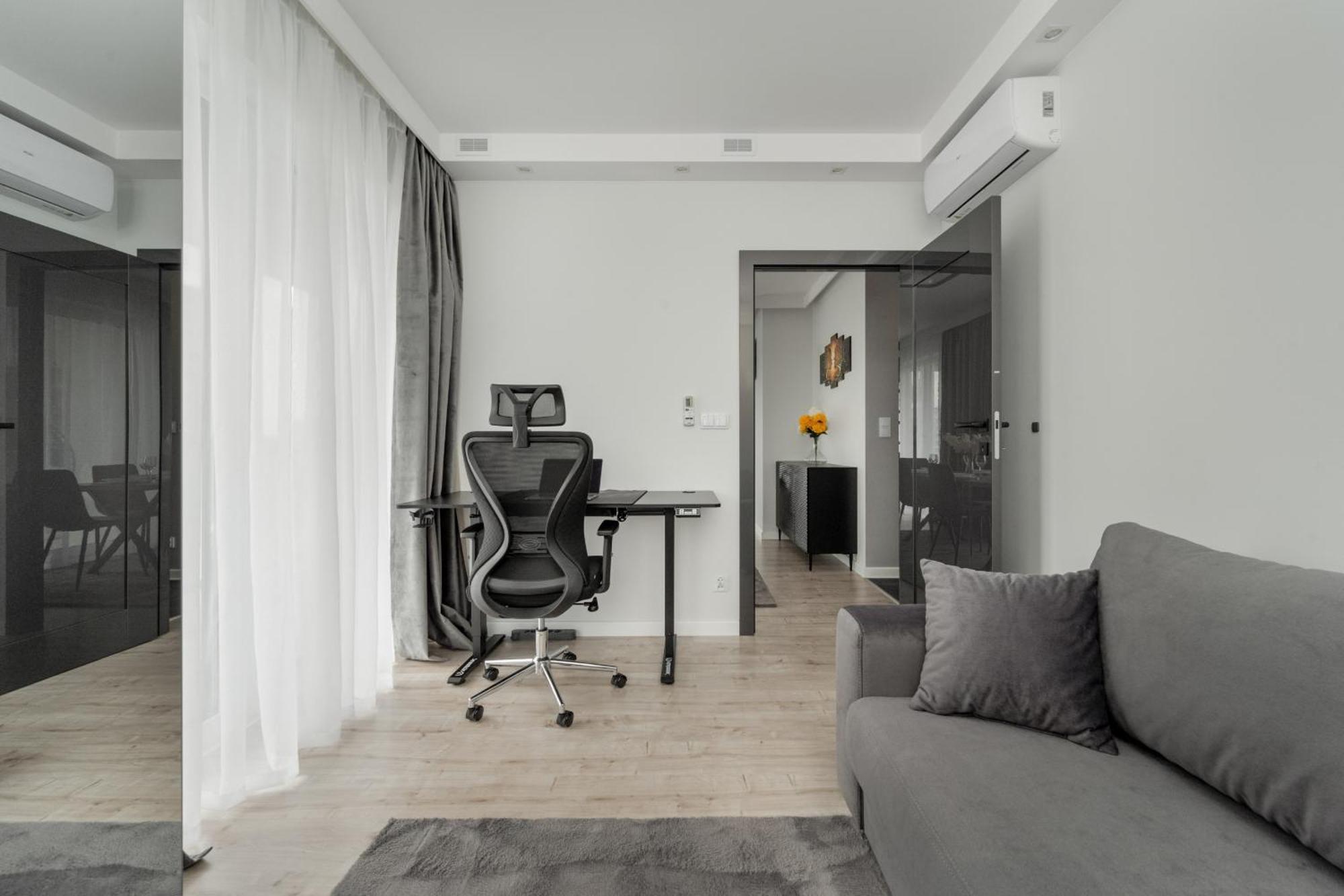 Luksusowy Apartament Z 3 Sypialniami, Klimatyzacja, Parkingiem I Biurkiem We Wroclawiu By Renters Prestige エクステリア 写真