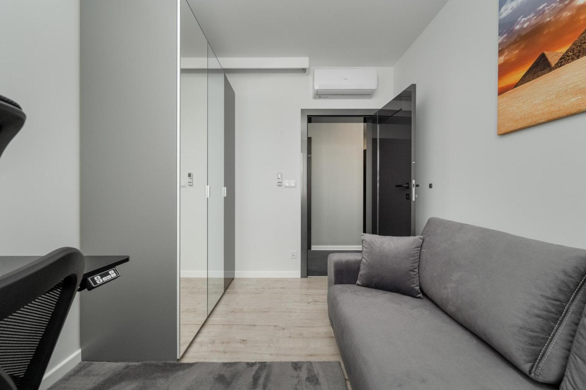 Luksusowy Apartament Z 3 Sypialniami, Klimatyzacja, Parkingiem I Biurkiem We Wroclawiu By Renters Prestige エクステリア 写真
