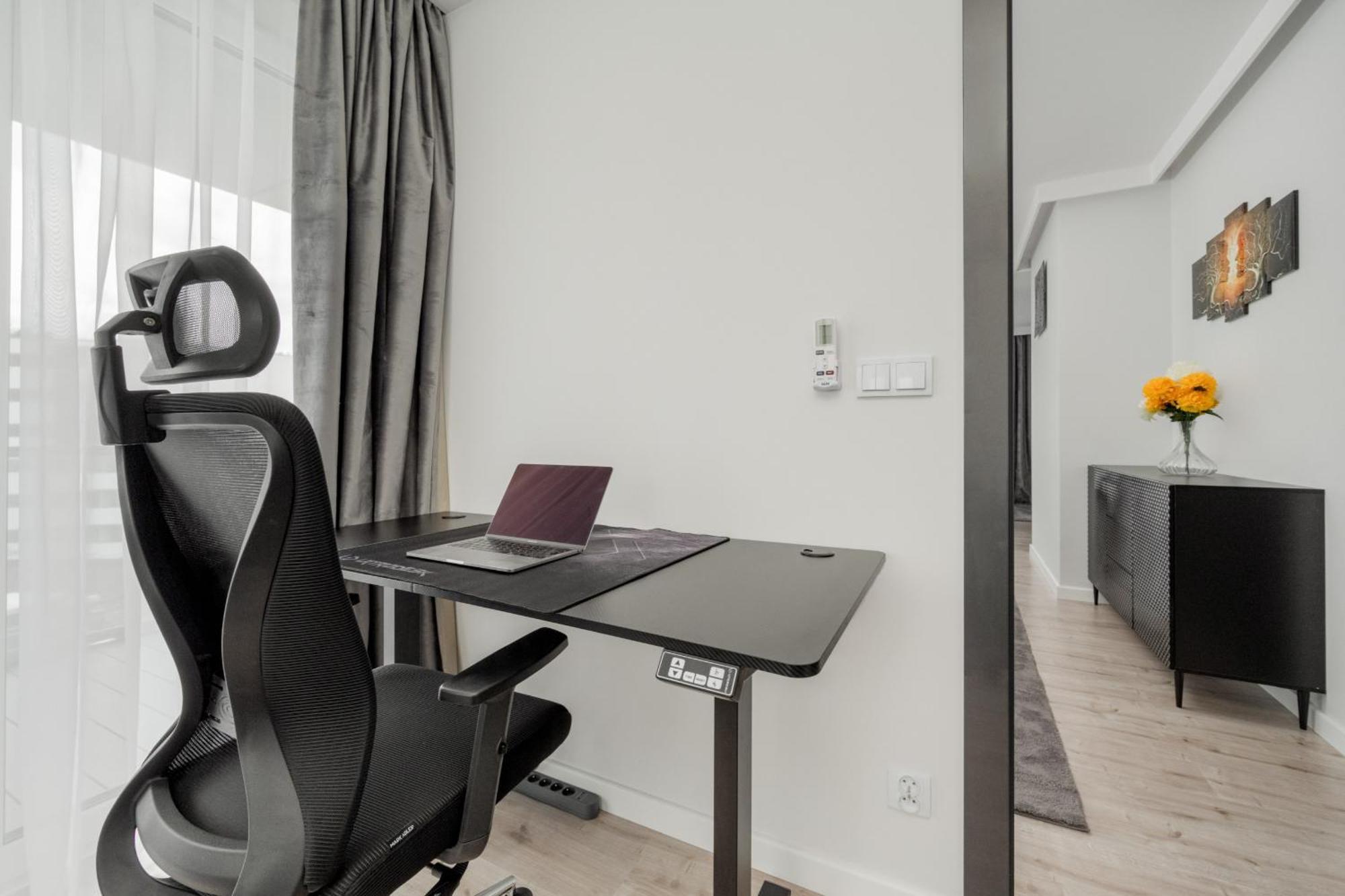 Luksusowy Apartament Z 3 Sypialniami, Klimatyzacja, Parkingiem I Biurkiem We Wroclawiu By Renters Prestige エクステリア 写真
