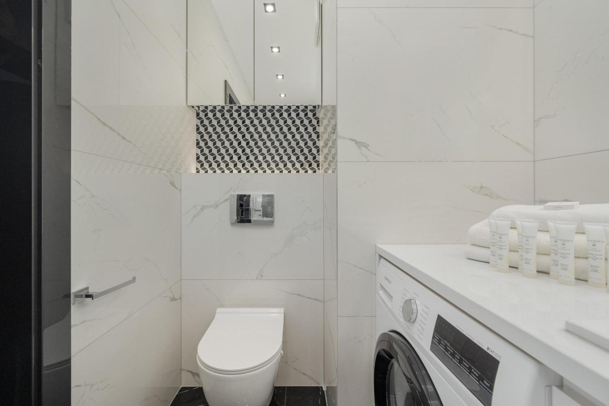 Luksusowy Apartament Z 3 Sypialniami, Klimatyzacja, Parkingiem I Biurkiem We Wroclawiu By Renters Prestige エクステリア 写真