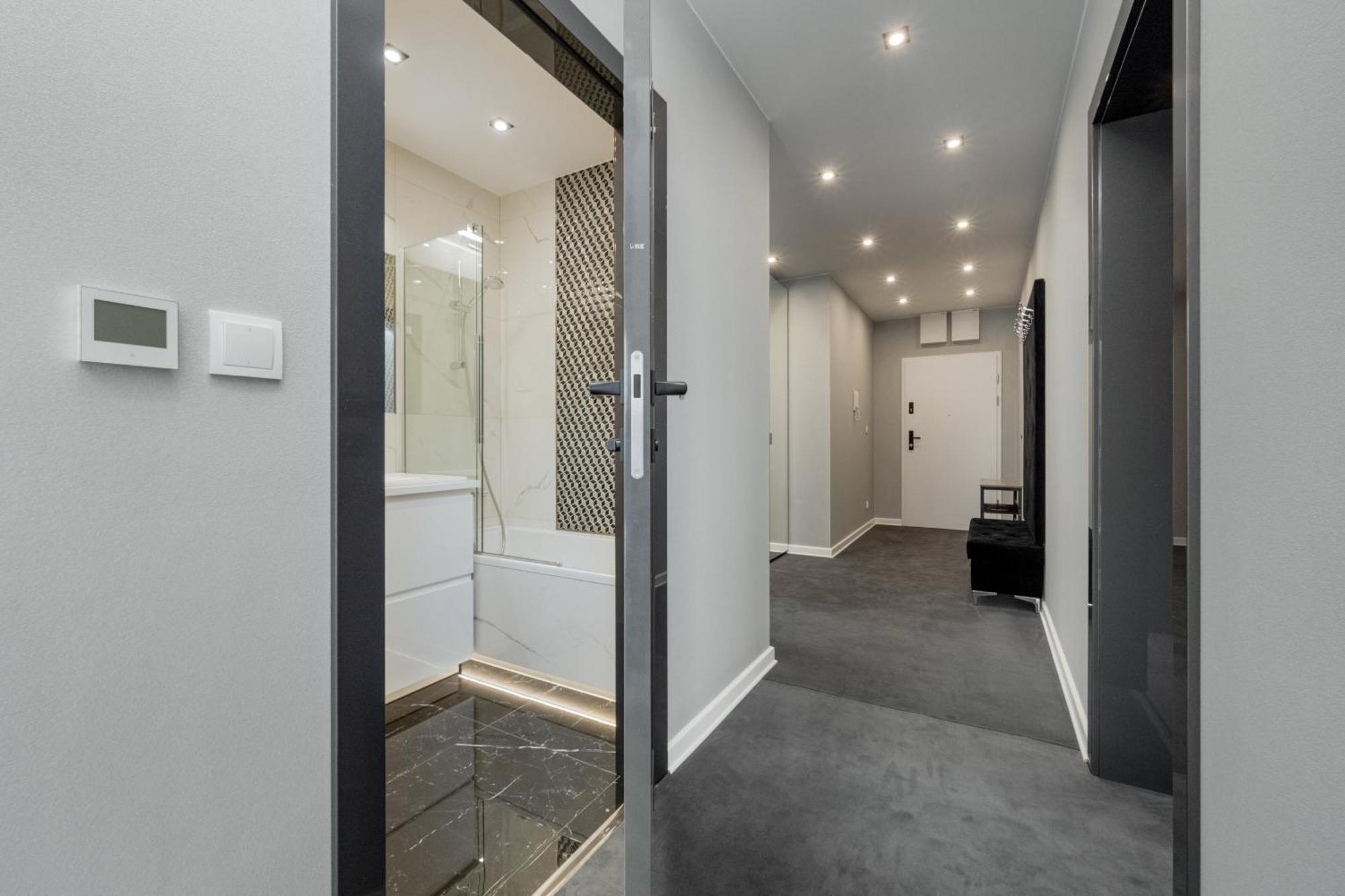 Luksusowy Apartament Z 3 Sypialniami, Klimatyzacja, Parkingiem I Biurkiem We Wroclawiu By Renters Prestige エクステリア 写真