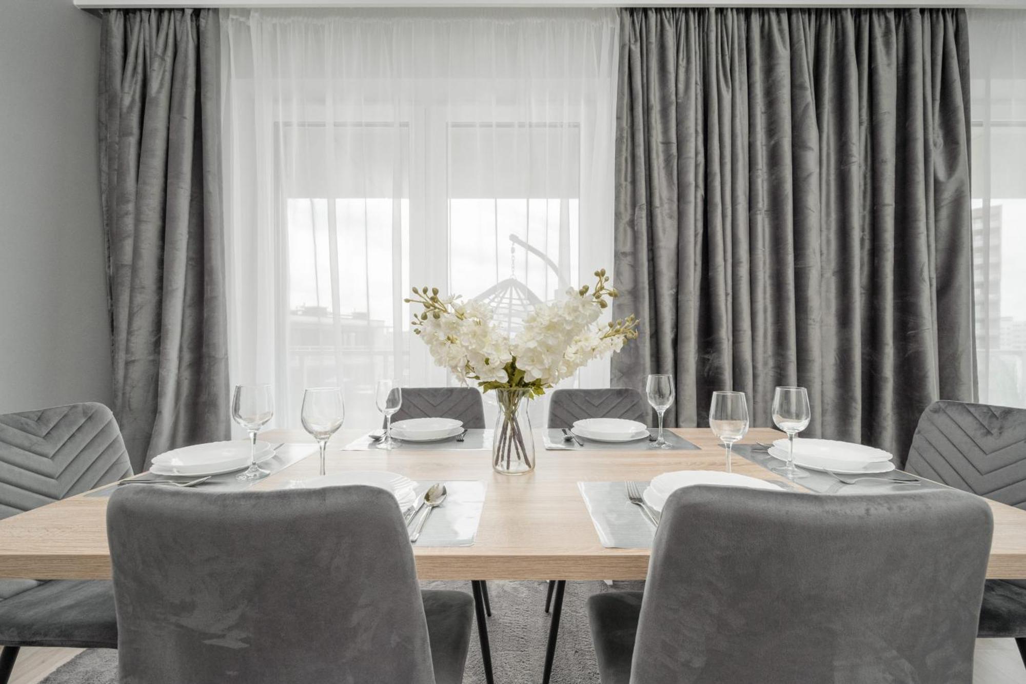Luksusowy Apartament Z 3 Sypialniami, Klimatyzacja, Parkingiem I Biurkiem We Wroclawiu By Renters Prestige エクステリア 写真